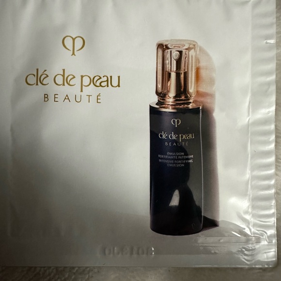 Cle De Peau Cosmetic Pouch with 5 samples 3x Lotions Serum & Concealer - Picture 5 of 8